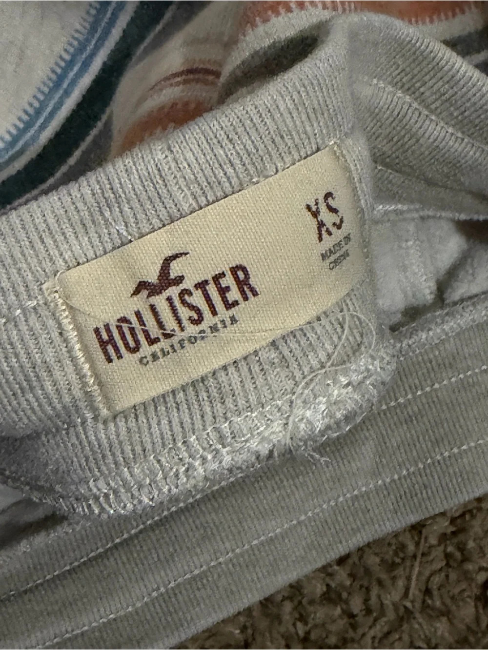 Hollister Men’s Cream Striped Athletic Drawstring Shorts - Picture 3 of 8